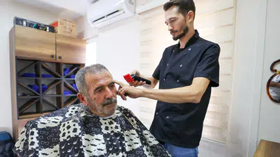 Buca’da Emekliye Büyük Jest: Tıraş Ücretsiz, Danışmanlık da!