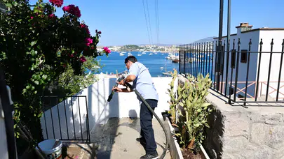 Bodrum'da Renkli Farkındalık Projesi: Sokaklar Mavi ve Beyaza Dönüşüyor!
