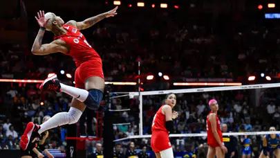 Filenin Sultanları, FIVB Voleybol Dünya Şampiyonası'nda İtalya'ya 3-2 yenilerek dünya ikincisi oldu