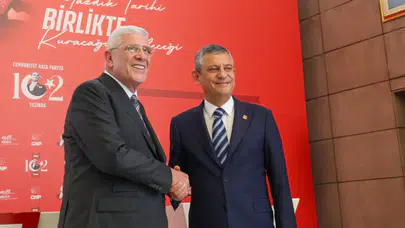 İYİ Parti lideri Dervişoğlu’ndan CHP lideri Özgür Özel’e destek ziyareti
