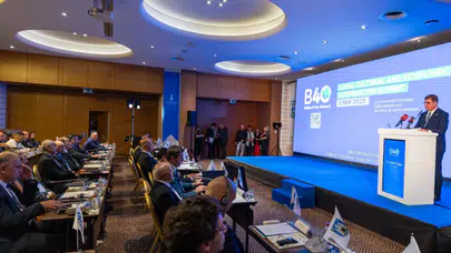 B40 Zirvesi İzmir'de başladı: Dijital Dönüşüm ve Kent Diplomasisi Tartışılıyor