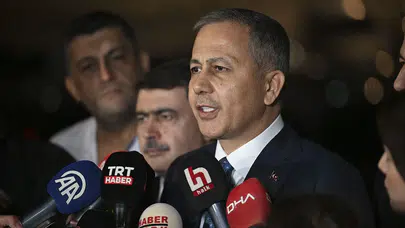 İçişleri Bakanı Ali Yerlikaya: Kırmızı bültenle aranan 8 kişi uluslararası işbirliğiyle Türkiye'ye iade edildi