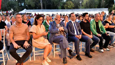 Bornova Kitap Günleri'nde Prof. Ortaylı ve Buket Uzuner ilham verici söyleşilerle okurlarla buluştu