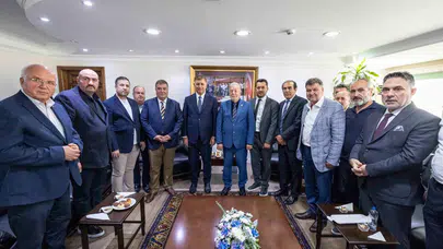 Cemil Tugay, esnaf sorunlarına çözüm için iş birliği çağrısında bulundu ve dijital uygulmayı tanıttı