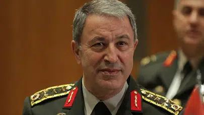 Hulusi Akar'ın arkasındaki panoda ne yazıyor