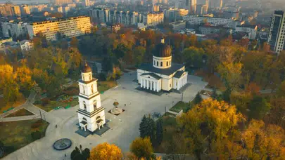 Moldova Seyahati: Kişinev'de Vizesiz Gezi, Güvenlik ve Yerel Lezzetler!