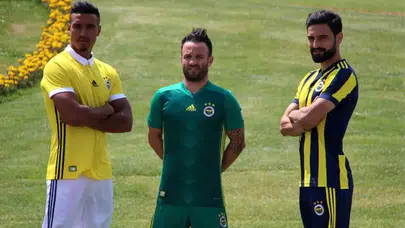 Fenerbahçe yeni sezon formasını tanıttı