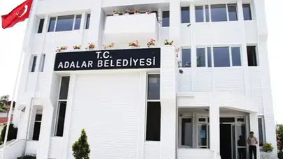 Adalar'da Başkan Vekilliği Seçimi, İstifa ve Yeter Sayı Sorunu Nedeniyle Ertelendi