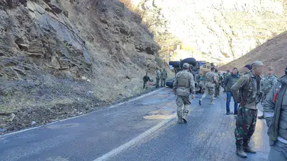 Kato'ya takviye polis taşıyan Kirpi devrildi: 4'ü ağır, 8 yaralı