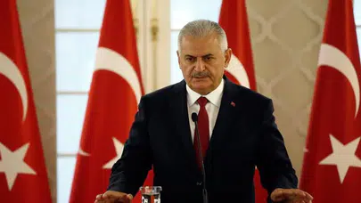 Başbakan: Suriyelilerin vatandaşlığını 16 Nisan sonrasına bırakın; sinek küçük ama mide bulandırmasın