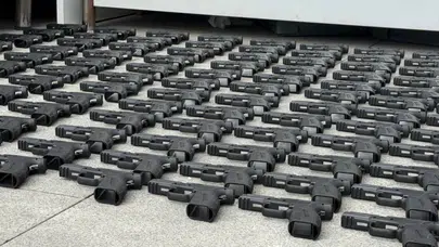 Antalya'da silah kaçakçılığı operasyonu: 393 tabanca ele geçirildi