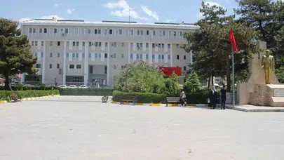 Van'da bomba yüklü araç son anda engellendi; 2 PKK'lı öldü
