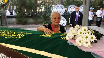 Kardeşleri cenazede sitem etti...