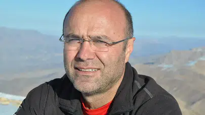 Namaz dayatmasına karşı çıktığı için işten atılan doktora şimdi de hakaret soruşturması!