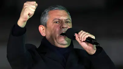 CHP LİDERİ ÖZGÜR ÖZEL: “REİS ELİ ÖPMEKLE DEĞİL, MİLLETİN GÖNLÜNE GİRMEKLE İKTİDAR OLUNUR”