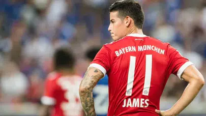 Ünlü futbolcu James Rodriguez Kendra Lust'tan sonra Esperanza Gomez'i de takip etti