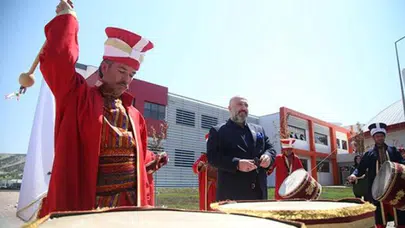 2. Abdülhamid'in torunu üniversitede böyle karşılandı