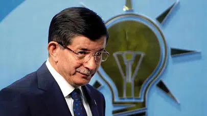 Davutoğlu'nu AKP'den Böyle Sildiler