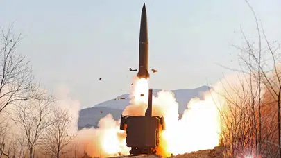 Kuzey Kore'nin fırlattığı balistik füze Japonya üzerinden geçti
