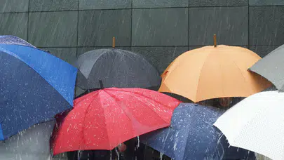 Meteoroloji saat verdi ! Şemsiyeleri çıkarın