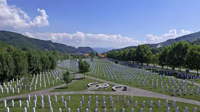 8 bin 372 kişinin öldüğü Srebrenitsa katliamının üzerinden 21 yıl geçti...