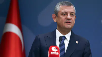 Özgür Özel’den Silivri tepkisi: “Sanık VIP kapısından, biz millet kapısından giriyoruz”