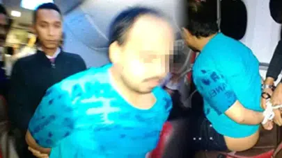 Uçakta akıl almaz olay! Film izleyip kendini tatmin etti
