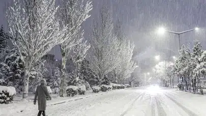 Meteorolojiden uyardı: Marmara ve Ege'de kuvvetli yağmur, Güneydoğu'da kar yağışı bekleniyor!