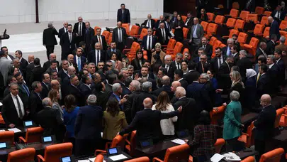 Meclisin tatili oylanırken tartışma yaşandı