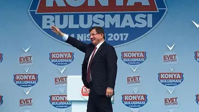 Ahmet Davutoğlu Konya Mitinginde Verilen Evet Şapkasını Kenara Koydu