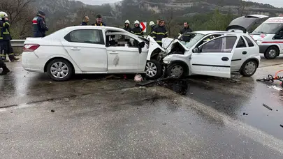 Burdur’da iki otomobil kafa kafaya çarpıştı: 6 ölü, 6 yaralı