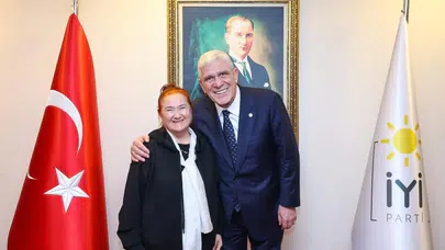 Sanatçı Sabahat Akkiraz'ın İYİ Parti ziyareti sosyal medyayı salladı! İYİ Parti'ye katılacak mı?