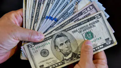 Dolar bir kez daha rekor tazeledi; 3,33