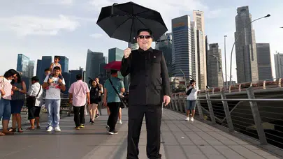 Singapur'a sürpriz ziyaret… Sokakta gören inanamadı!