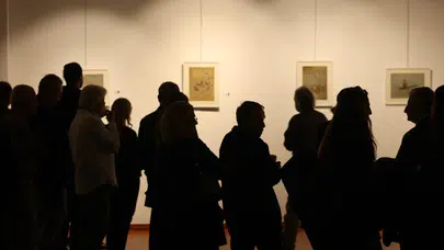 İzmir'de Romanyalı sanatçı Crihana'nın "Don Kişot" sergisi sanatseverlerle buluştu