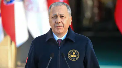 Ali Yerlikaya duyurdu: Kırmızı bültenle aranan 9 kişi Türkiye’ye getirildi
