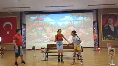 Çiğli'de çocuklar tiyatro ile hijyen ve çevre bilinci kazandı
