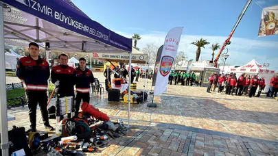 İzmir’de 6 Şubat anması: Enkazdan hayat kurtaran ekipmanlar sergilendi