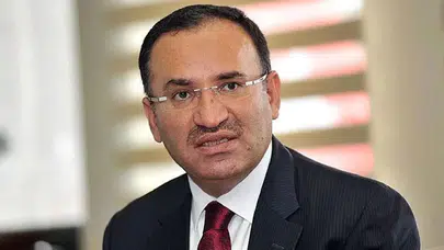 Bekir Bozdağ'ın konuşmasına izin vermeyen belediye binası boşaltıldı