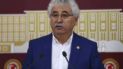 CHP'li Mehmet Tüm'den AKP'li vekillere: Dünya sizinle dalga geçiyor, neyinizi kıskansın