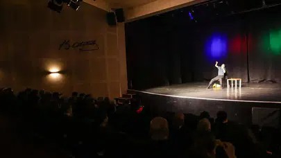 Çankaya'da 25. Tek Kişilik Oyunlar Festivali, Erol Demiröz anısına başladı