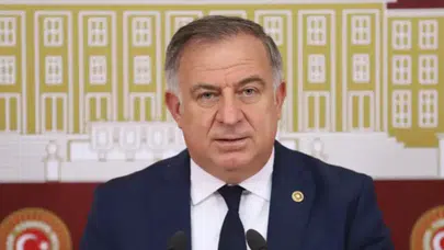 CHP'li Zeybek: 31 Mart'ı 23 Haziran'ı ve 806.456 oy farkını hazmedemeyen AKP ve yandaş bürokratları 1.500 yıllık Yerebatan Sarnıcı'nı siyasi kin uğruna kaderine terk ediyor!