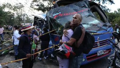 Kolombiya’da Pan-Amerikan Kara Yolunda Bombalı Saldırı: 14 Kişi Hayatını Kaybetti