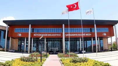 Operasyon kapsamında belediyede arama yapılıyor