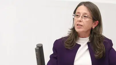OYA ERSOY: Sağlık Bakanlığı, salgın sürecinde alınan önlemleri ortadan kaldırarak, salgının daha da yayılmasının önünü açacaktır!