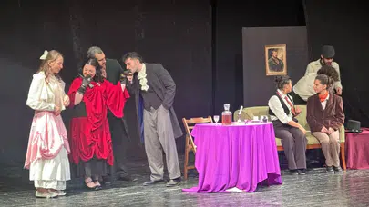 İzmir’de üniversite tiyatro toplulukları “Aynı Işığın Altında” festivalinde buluştu
