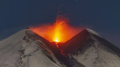 Etna Yanardağı denize doğru kayıyor