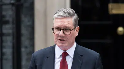 Keir Starmer’dan sosyal medya devlerine sert çağrı: “Çocukların güvenliği için ne gerekiyorsa yapacağım
