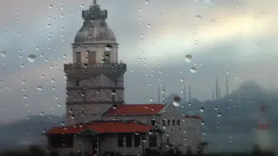 İstanbul için kuvvetli sağanak uyarısı: AKOM saat vererek açıkladı