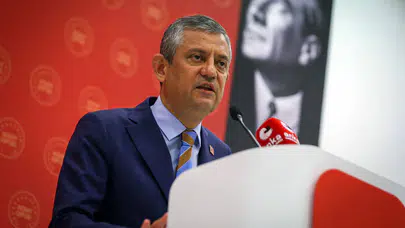 Özgür Özel: Cumhuriyet ateşi sönmeyecek, gençlerle büyüyecek!